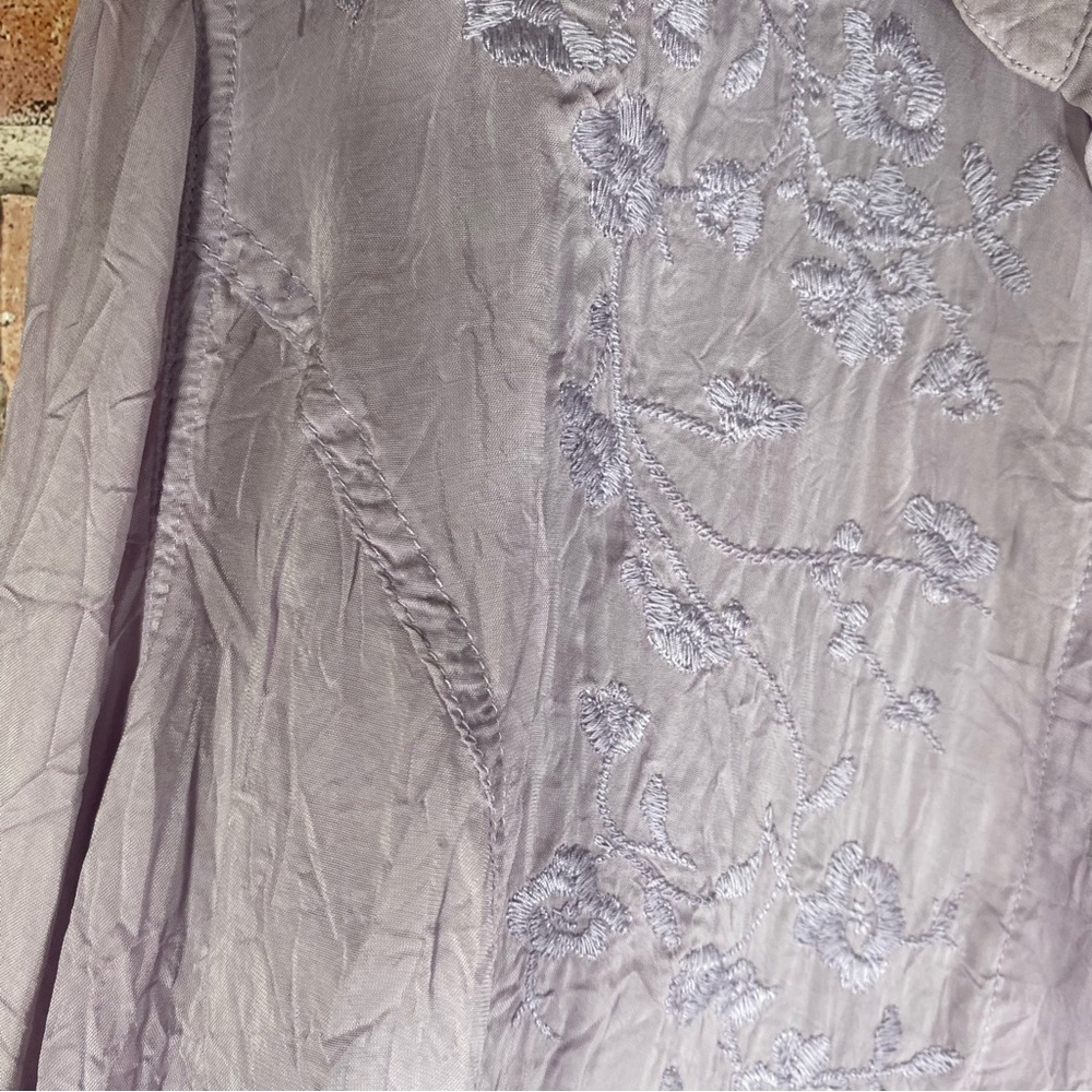 J.JILL Light Purple Embroidered Blouse Size Medium
100 Rayon - Picture 7 of 9